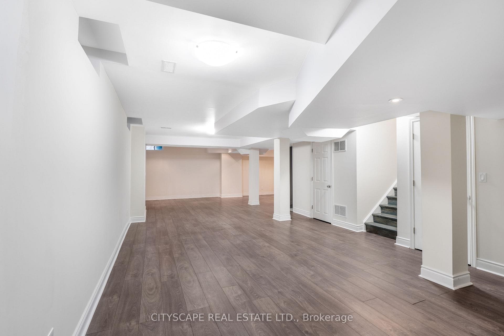 5515 Challenger Drive photo 38