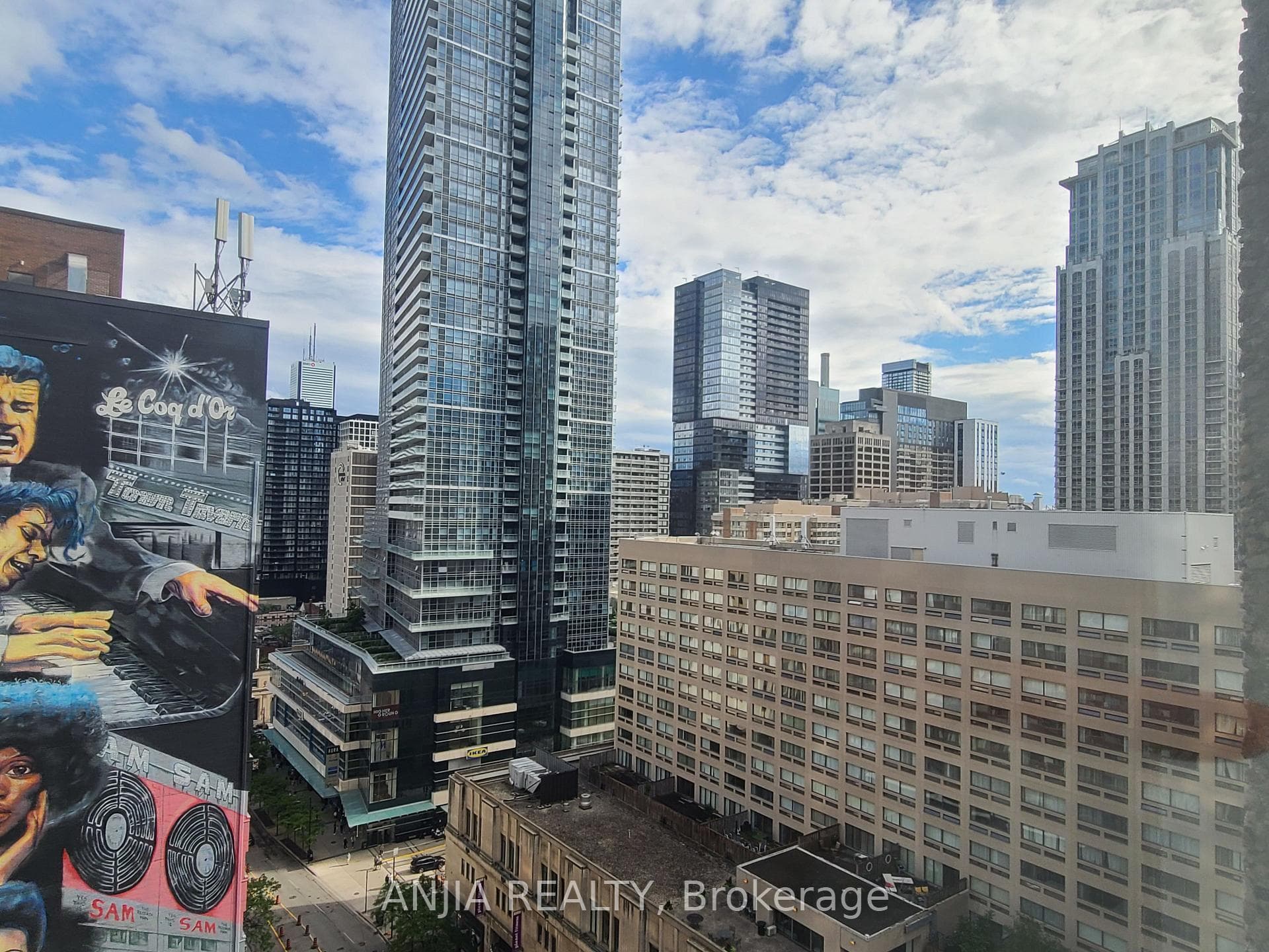 7 Carlton Street Unit 1805 photo 8