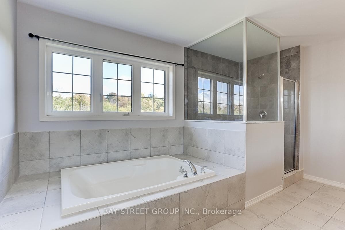 2433 Equestrian Crescent photo 28