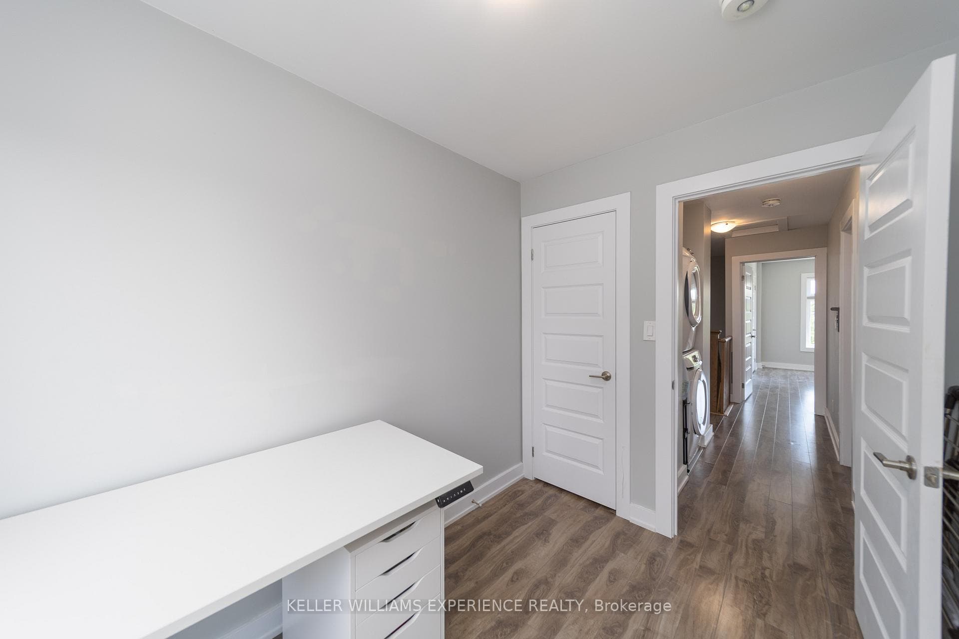 540 Essa Road Unit 29 photo 17