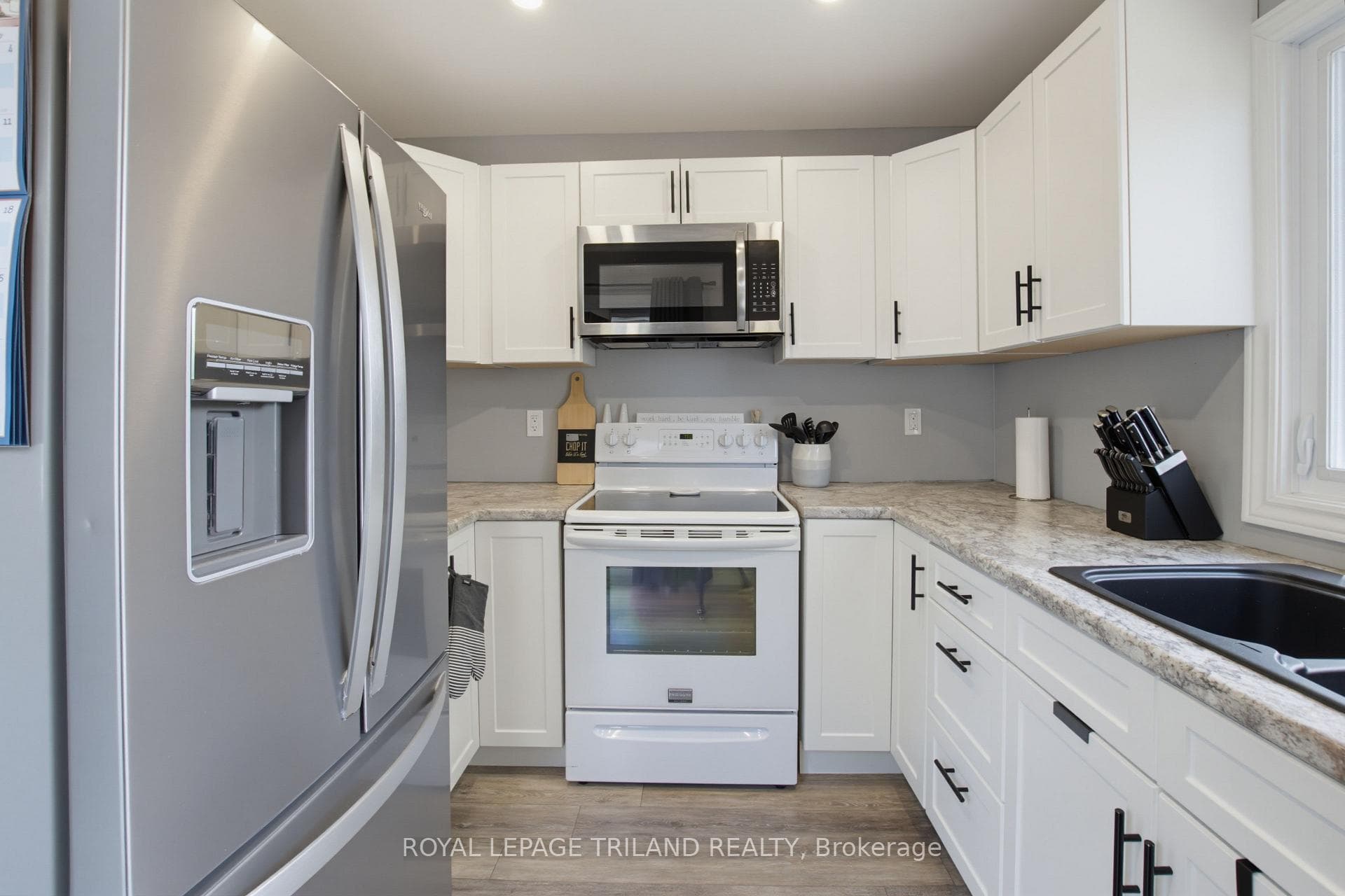 75 Connaught Avenue photo 10