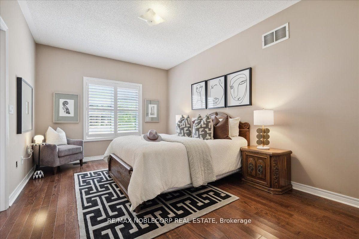 17 Aristocrat Road photo 21