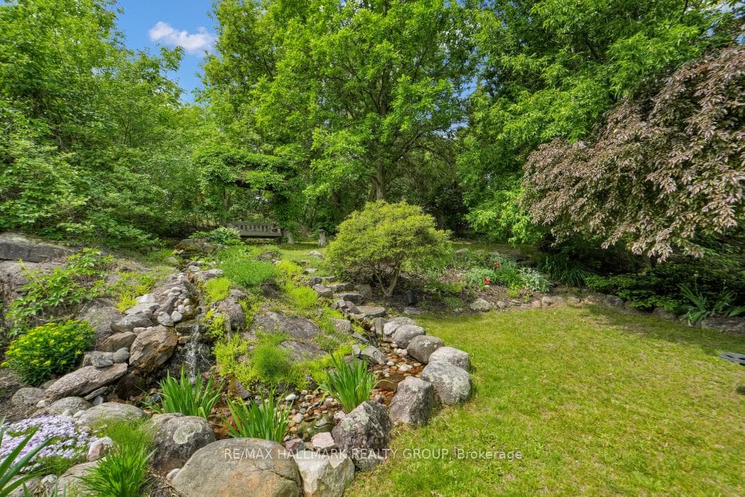 16 Hemlo Crescent photo 39