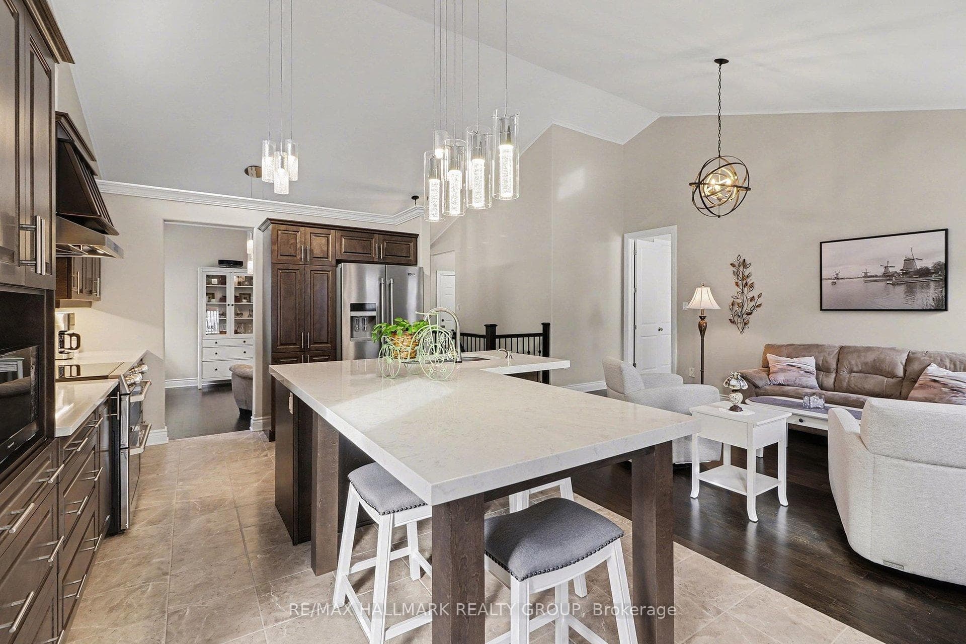 825 Platinum Street photo 14