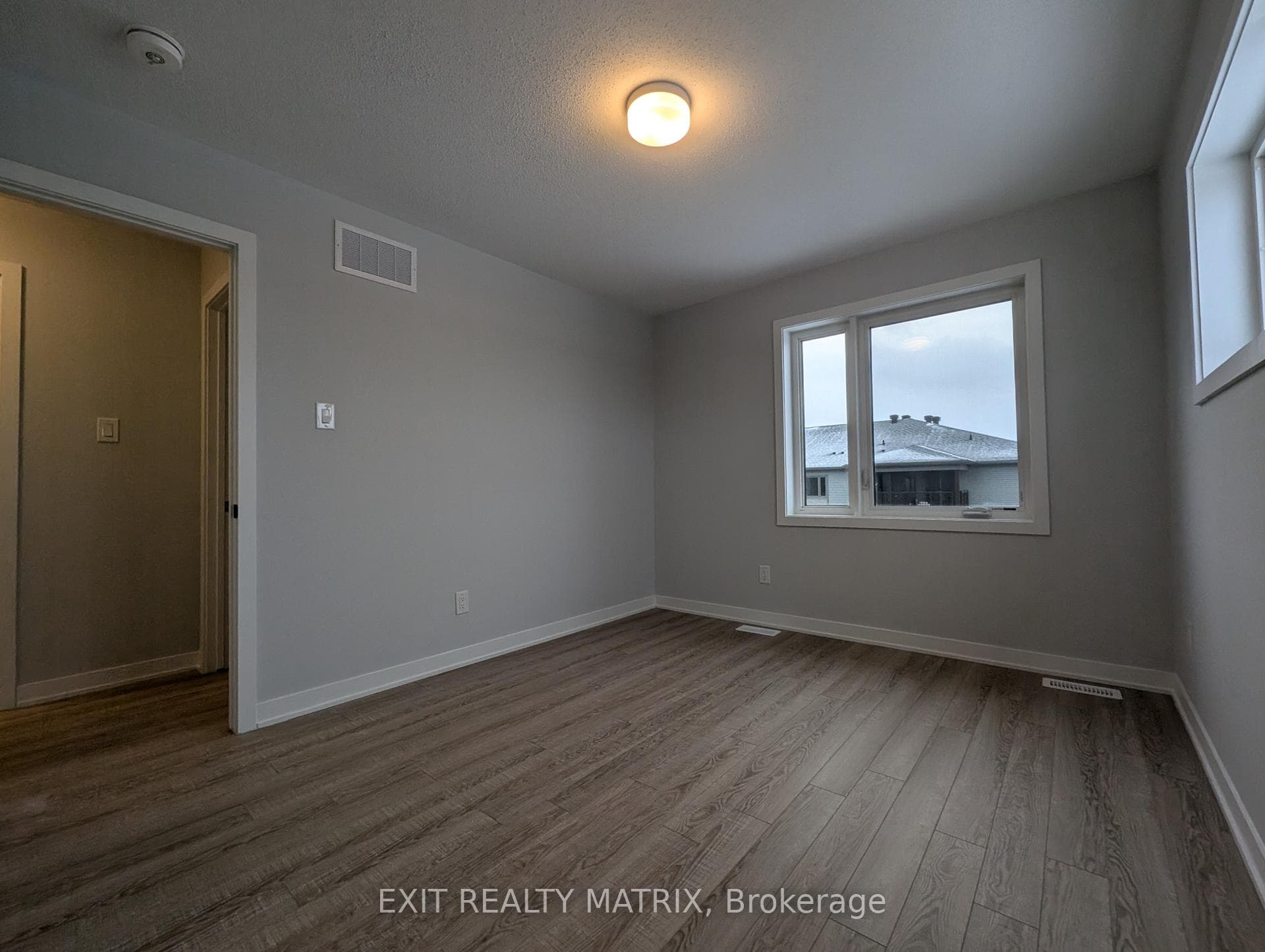 312 Parnian Private N/A photo 10