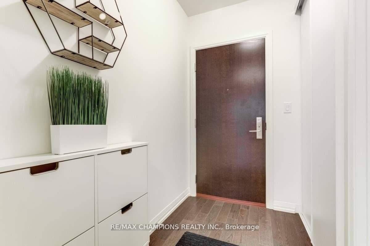 460 Adelaide Street Unit 203 photo 2