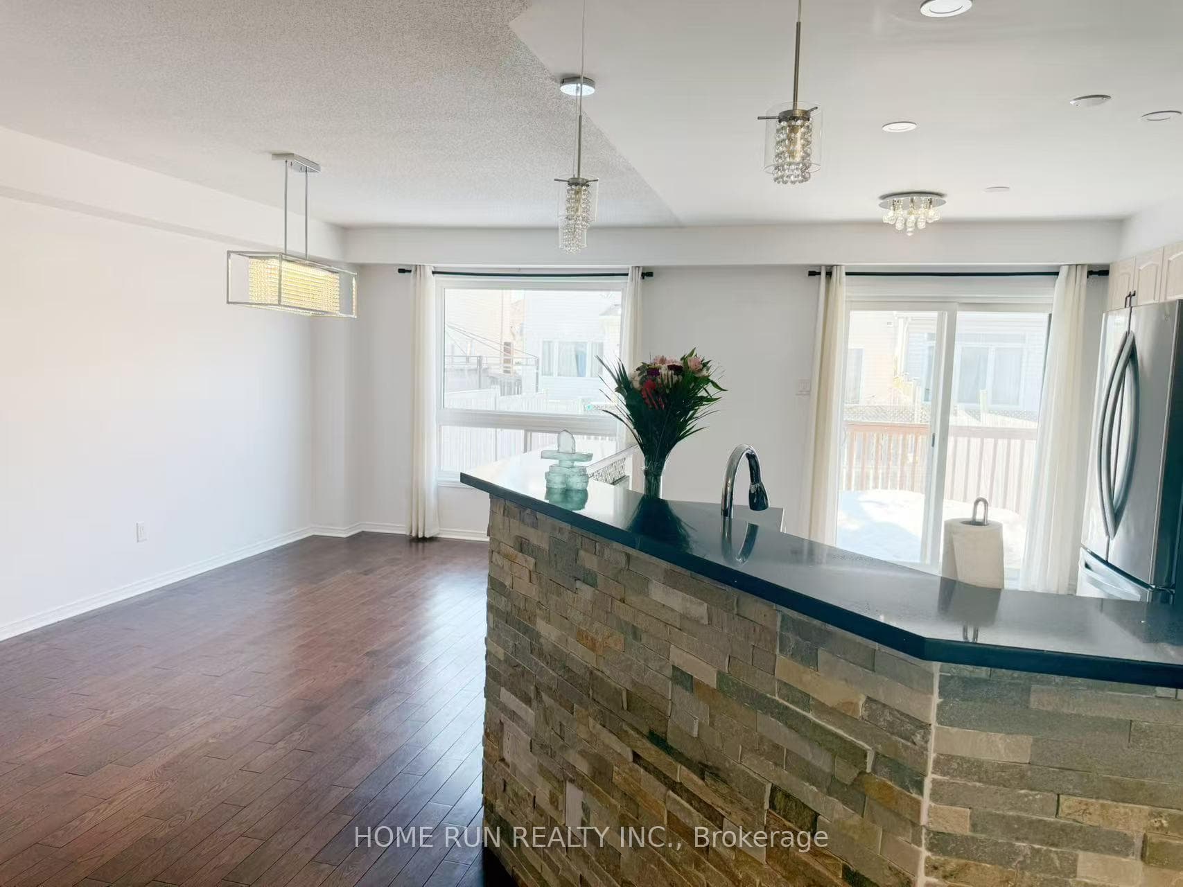 330 Applecross Crescent photo 15
