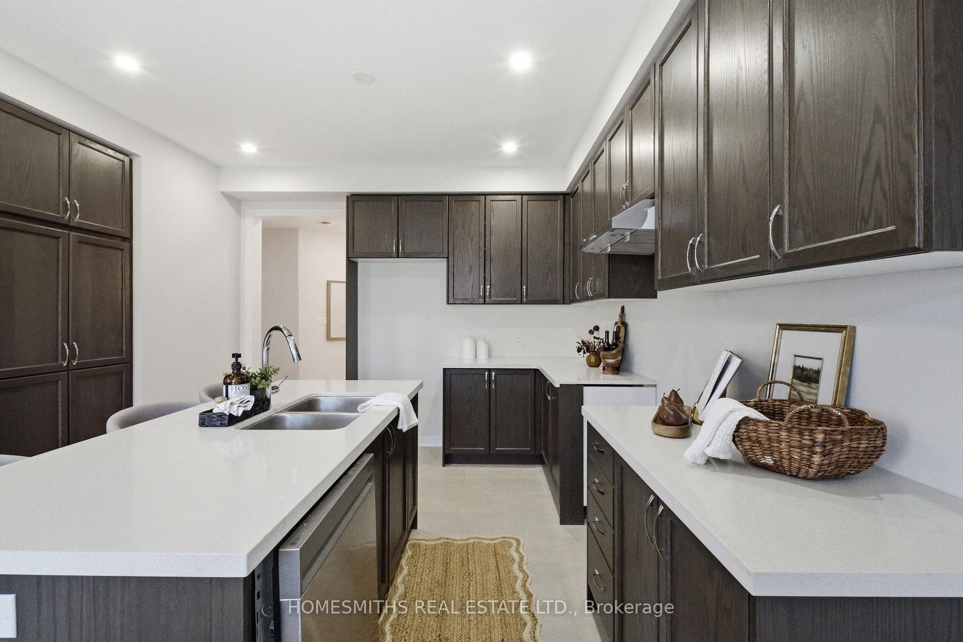 11 Northrop Avenue photo 14