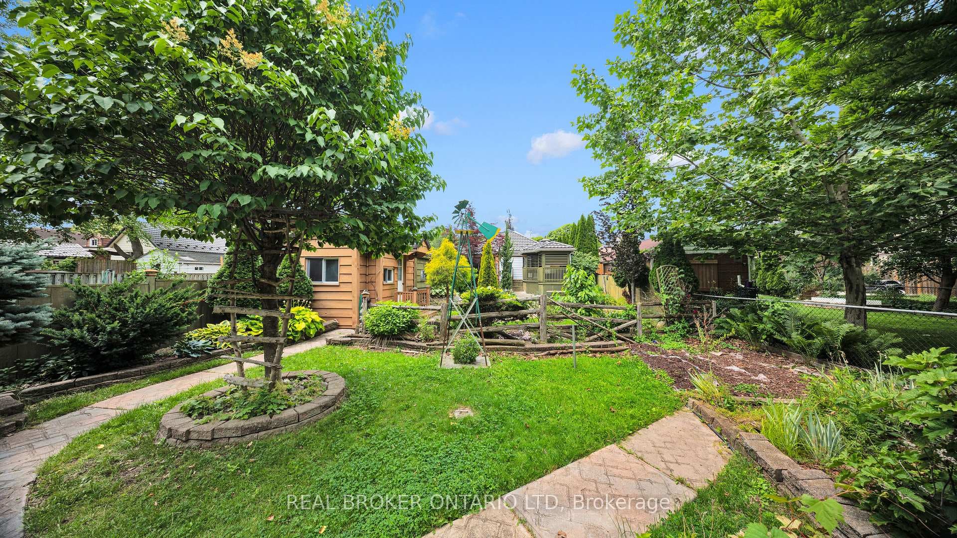 74 Sterling Street photo 35