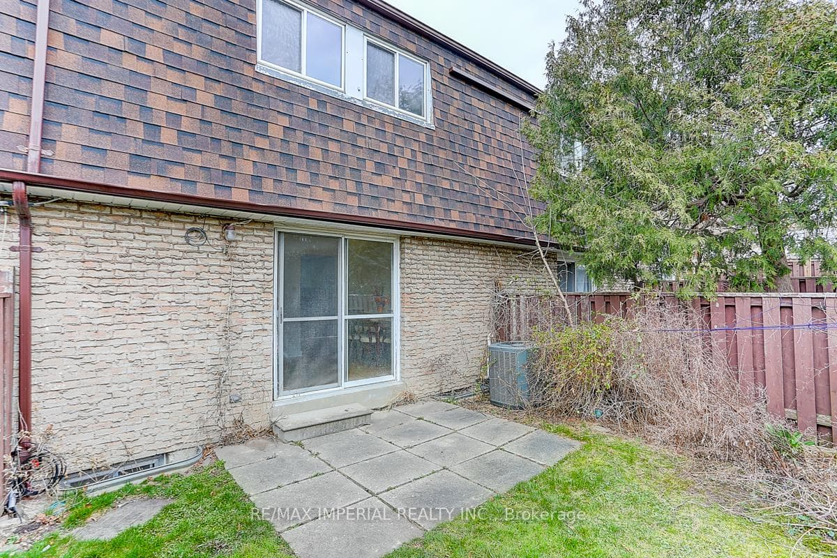 82 Timberbank Boulevard photo 40