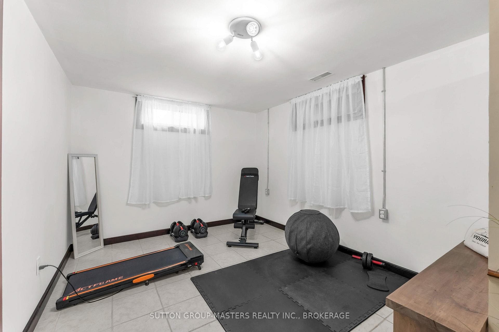 11 Chesterfield Drive photo 32