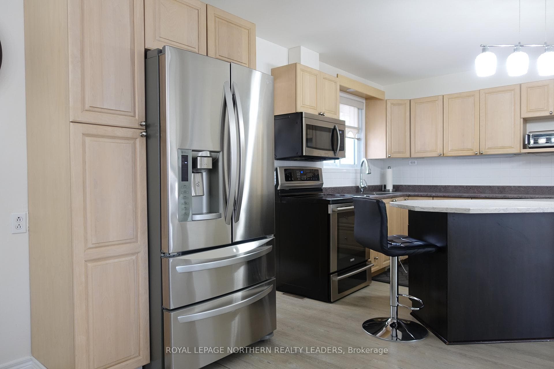 671 Melrose Boulevard photo 16