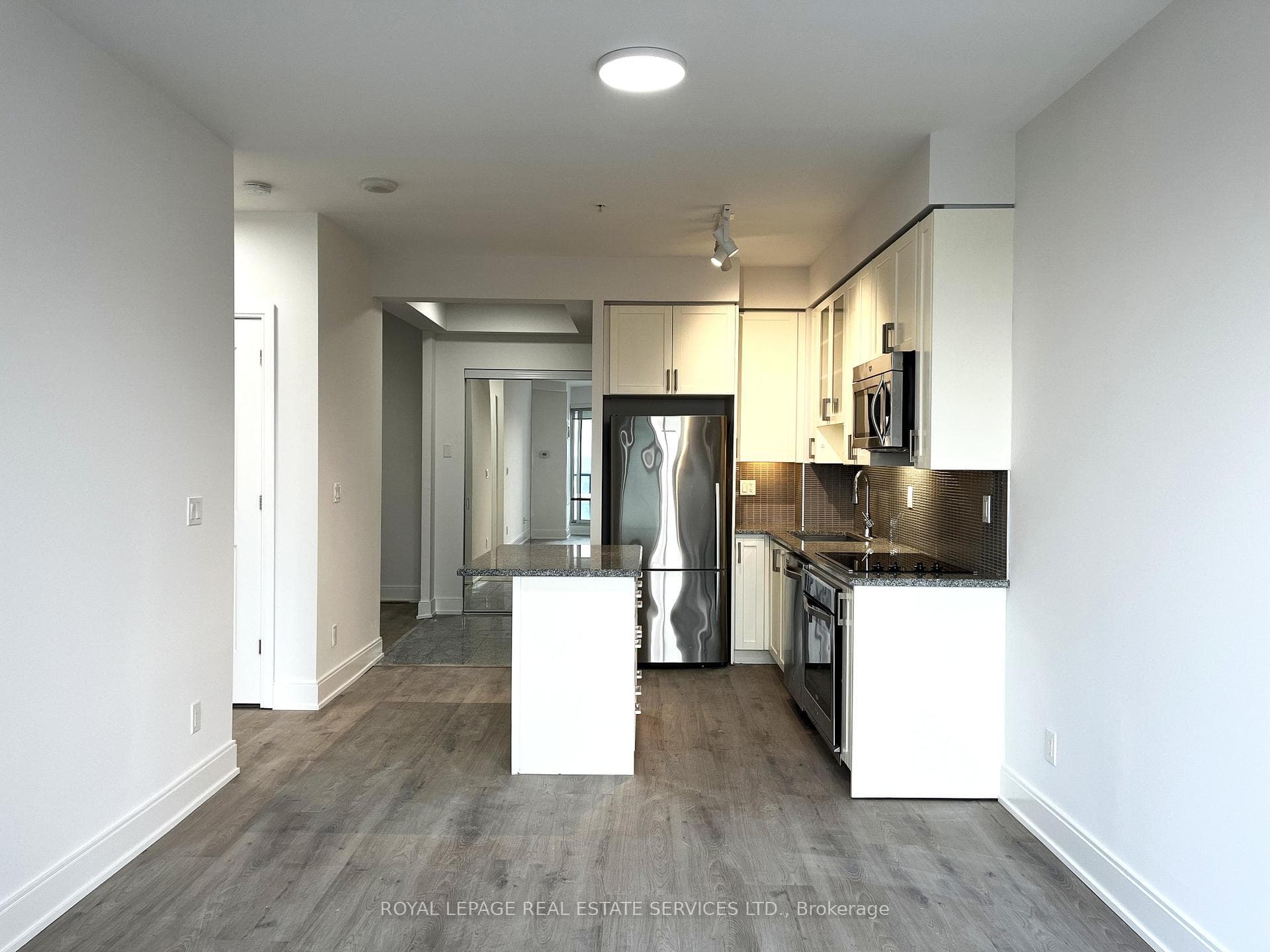 9090 Yonge Street Unit 1611 photo 7