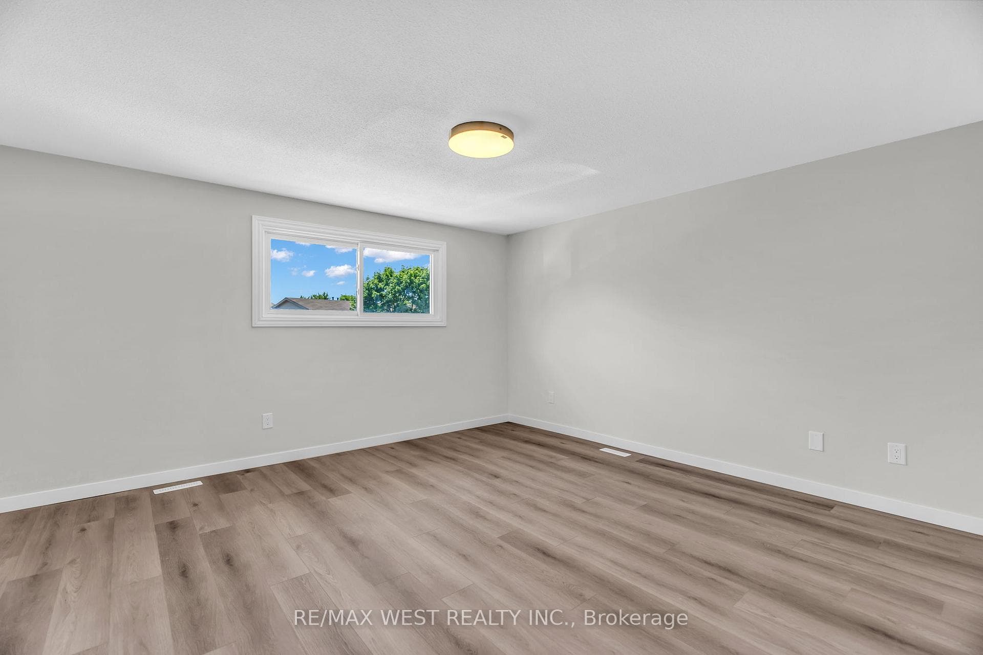 1095 Jalna Boulevard Unit 69 photo 23