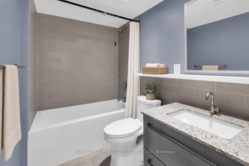 120 Varna Drive Unit 401 photo 6