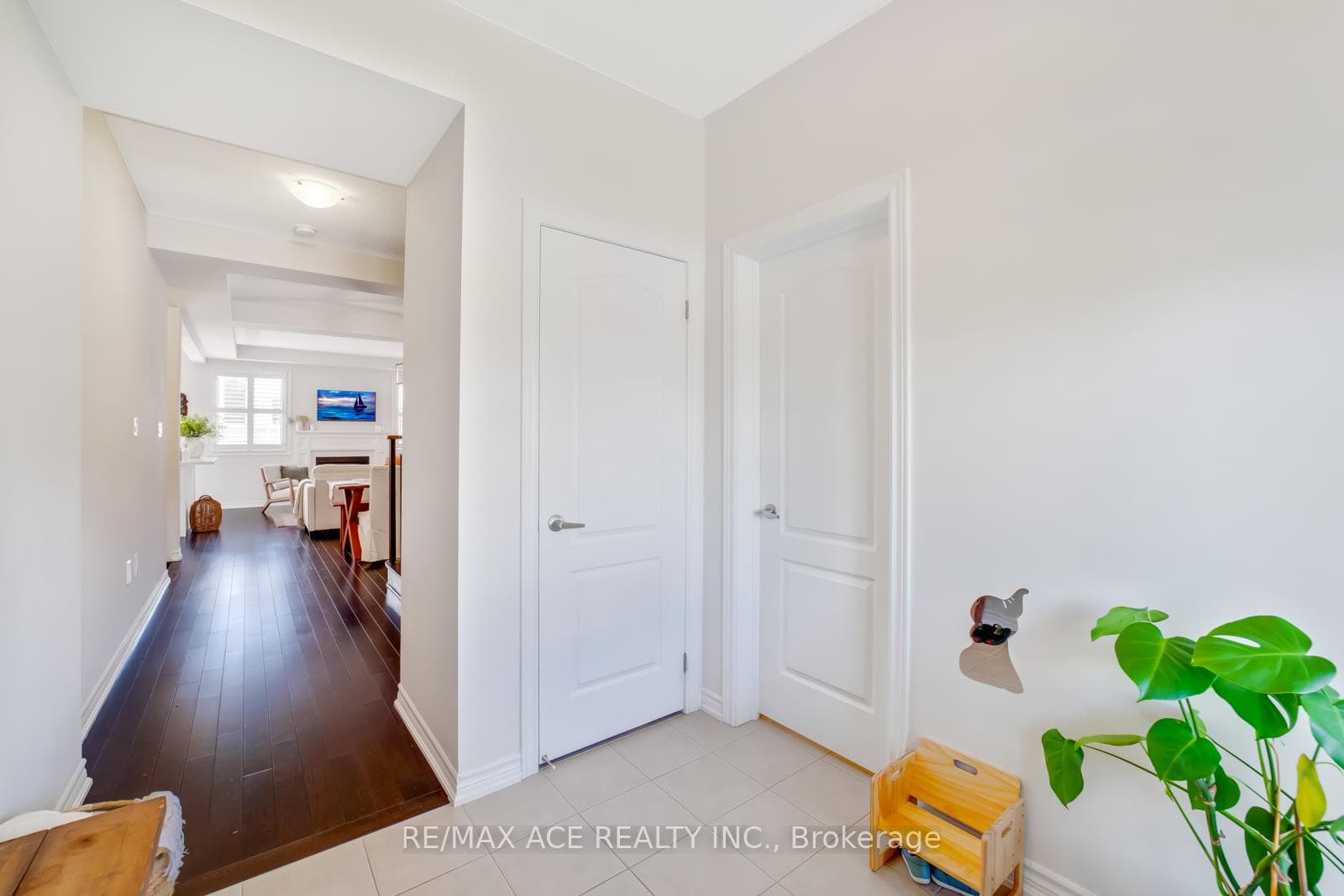75 Mondial Crescent photo 8