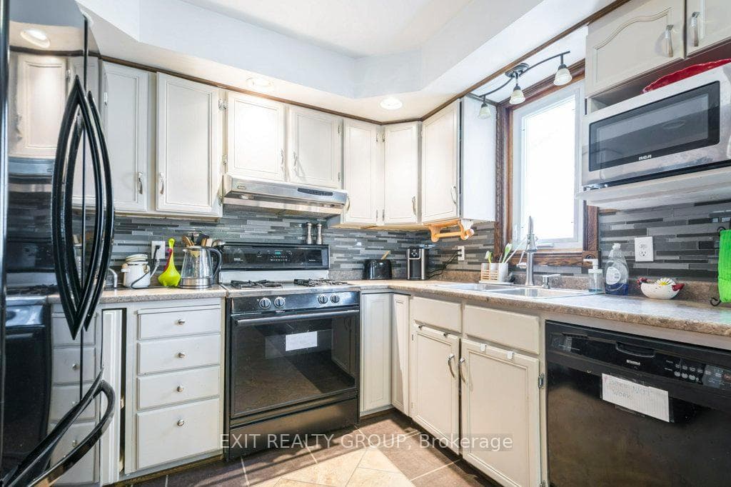43 Farley Crescent photo 6