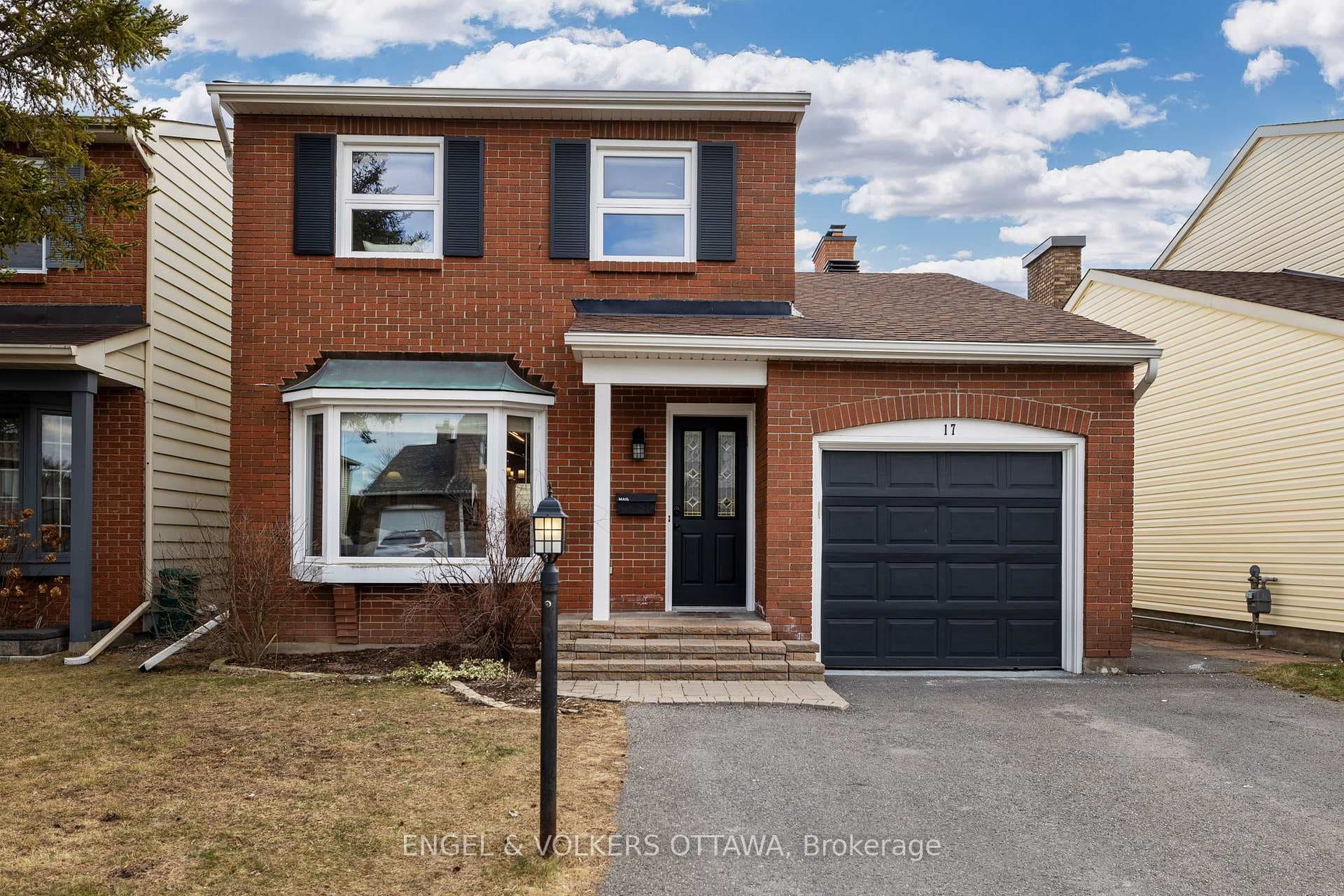 17 Winlock Crescent photo 1