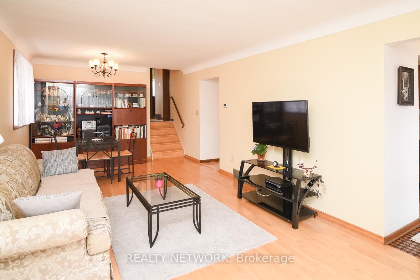 87 Roehampton Avenue photo 8