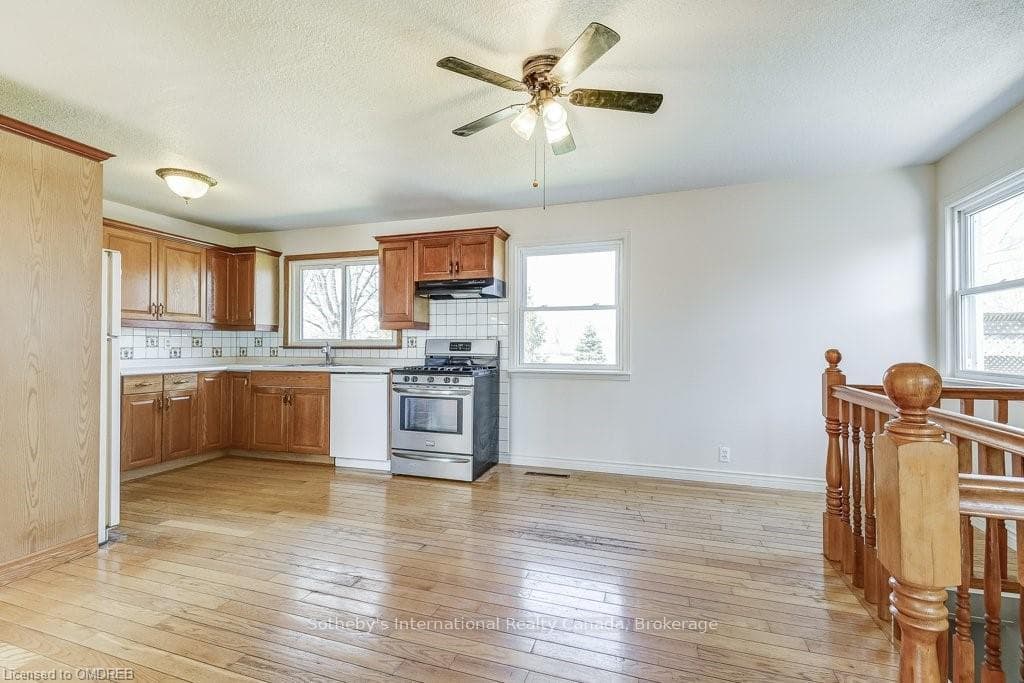 5688 SHERKSTON Road photo 7