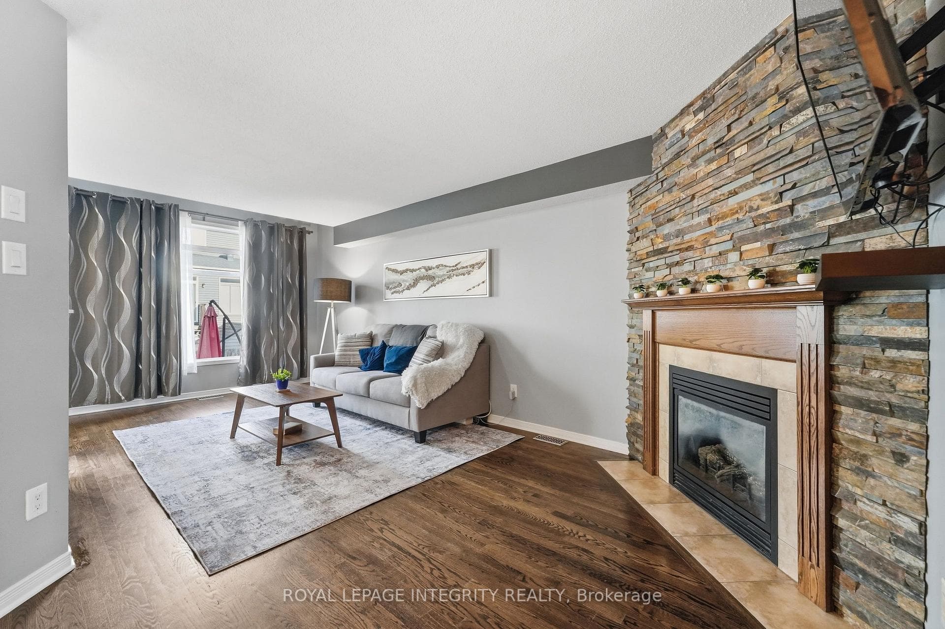 300 Rolling Meadow Crescent photo 8