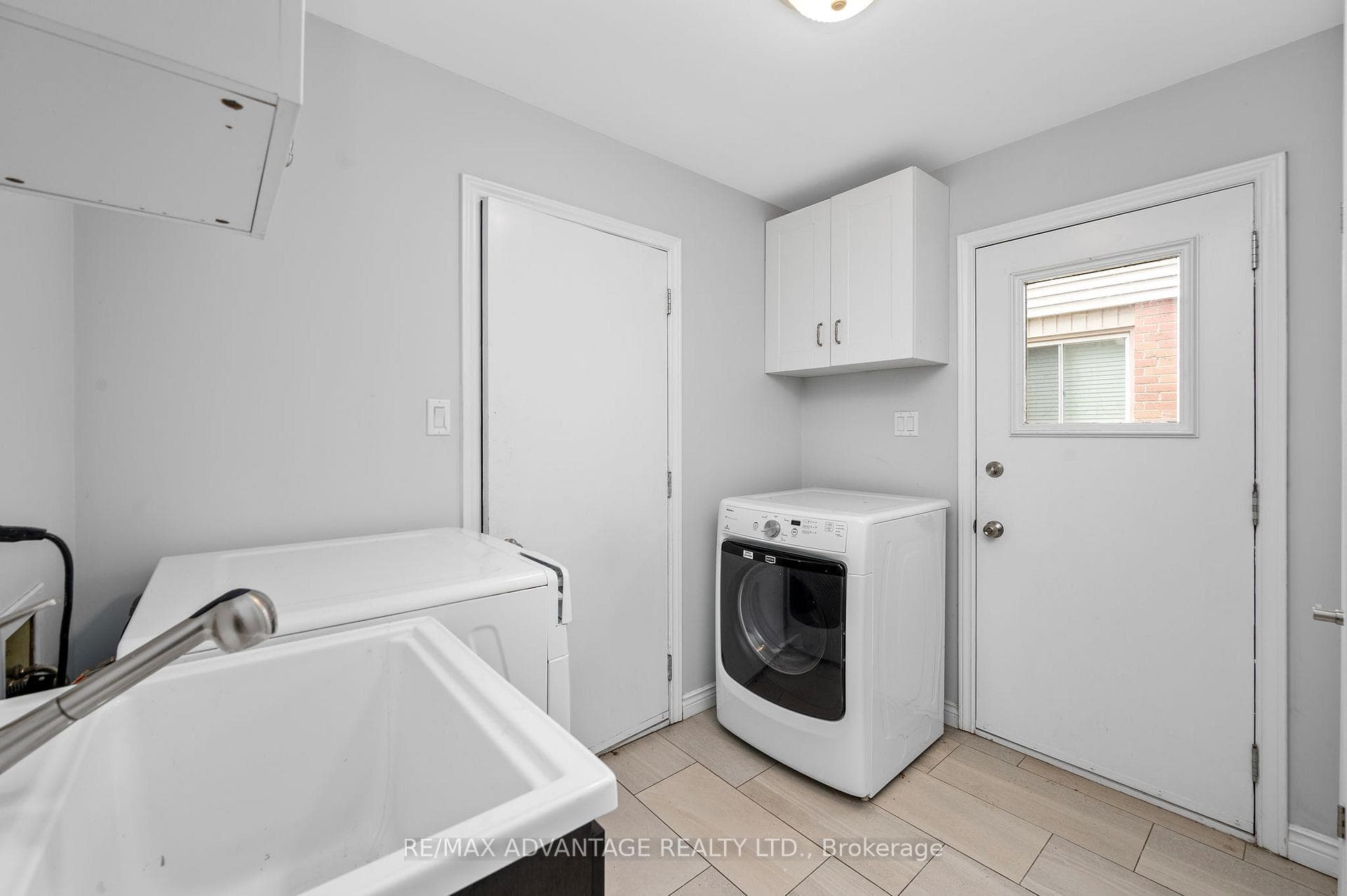 76 Laurel Crescent photo 7