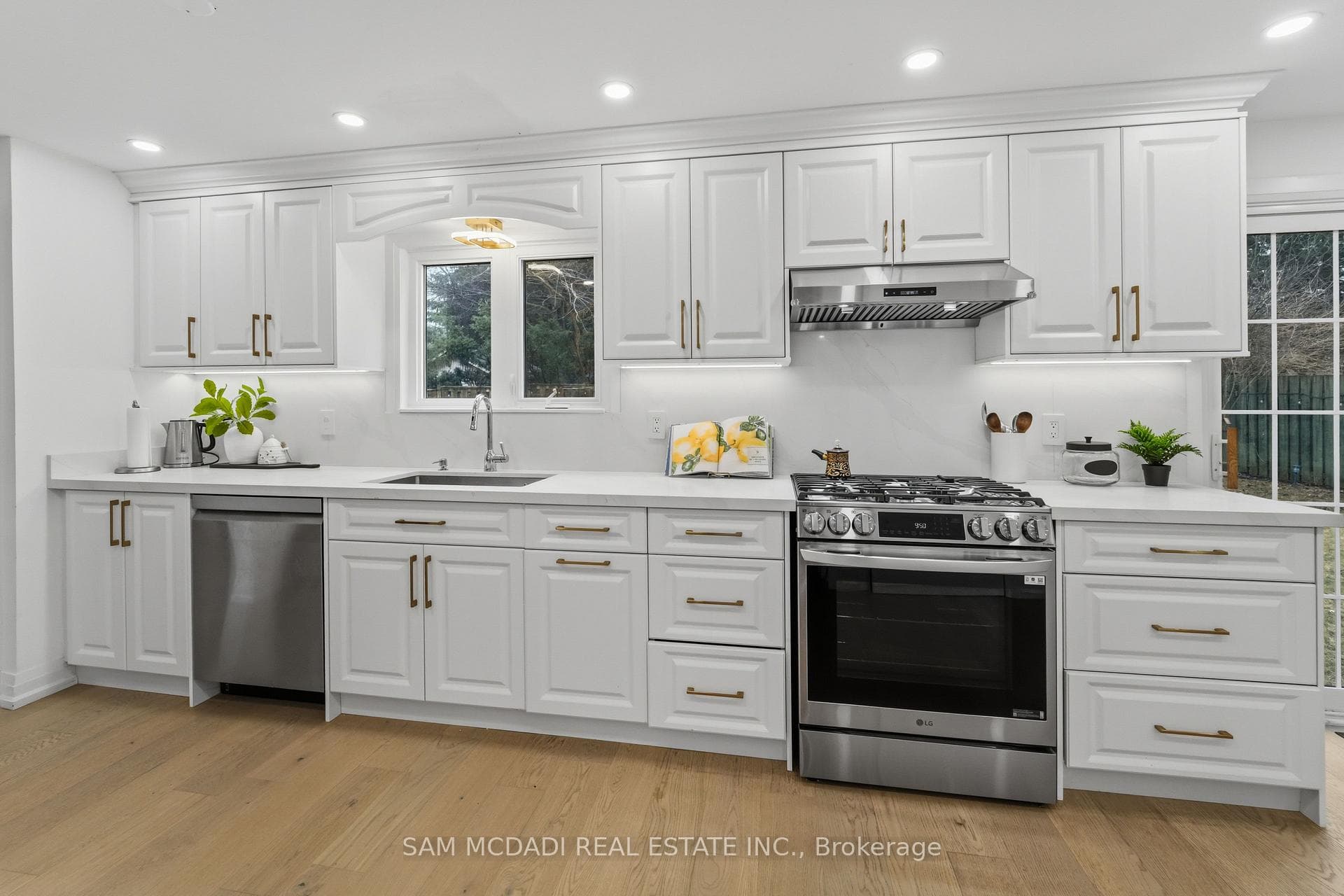 2290 Devon Road photo 9