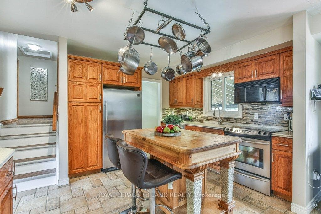 52 LOCKE Avenue photo 10