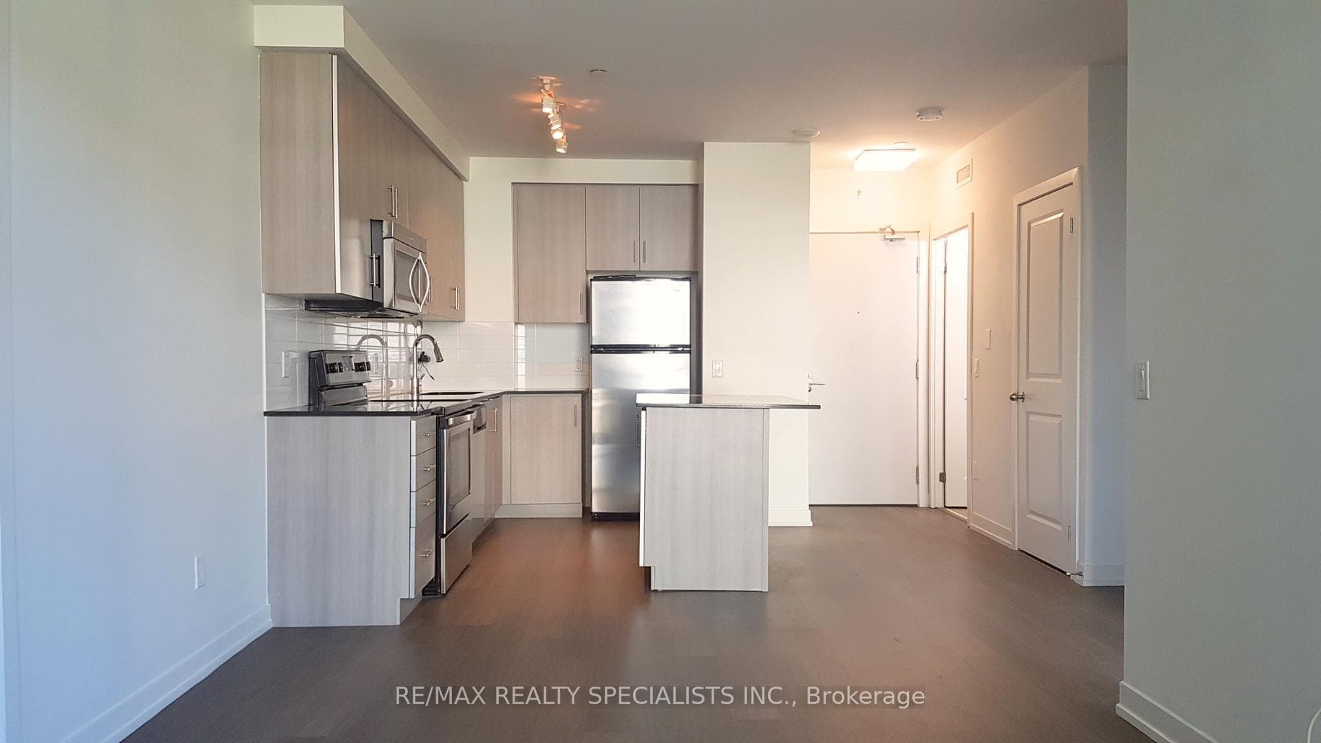 8 Fieldway Road Unit 613 photo 3