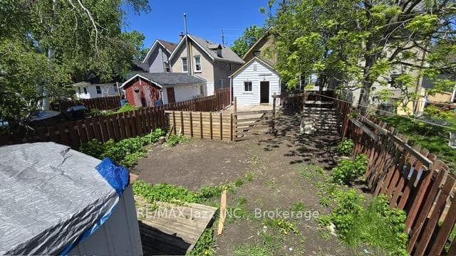 629 Brown Street photo 19