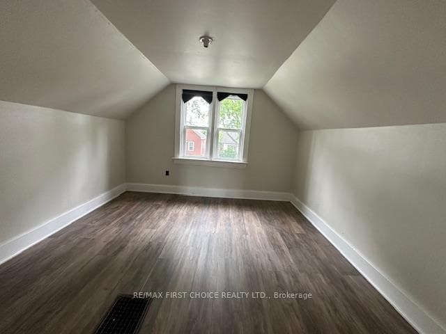 102 Machar Avenue photo 12