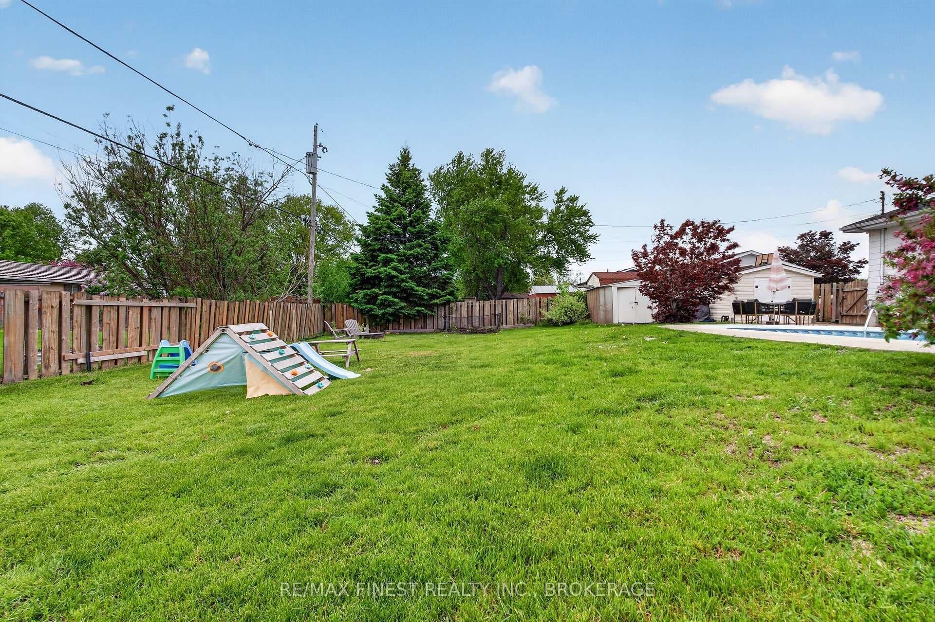 14 Chesterfield Drive photo 40