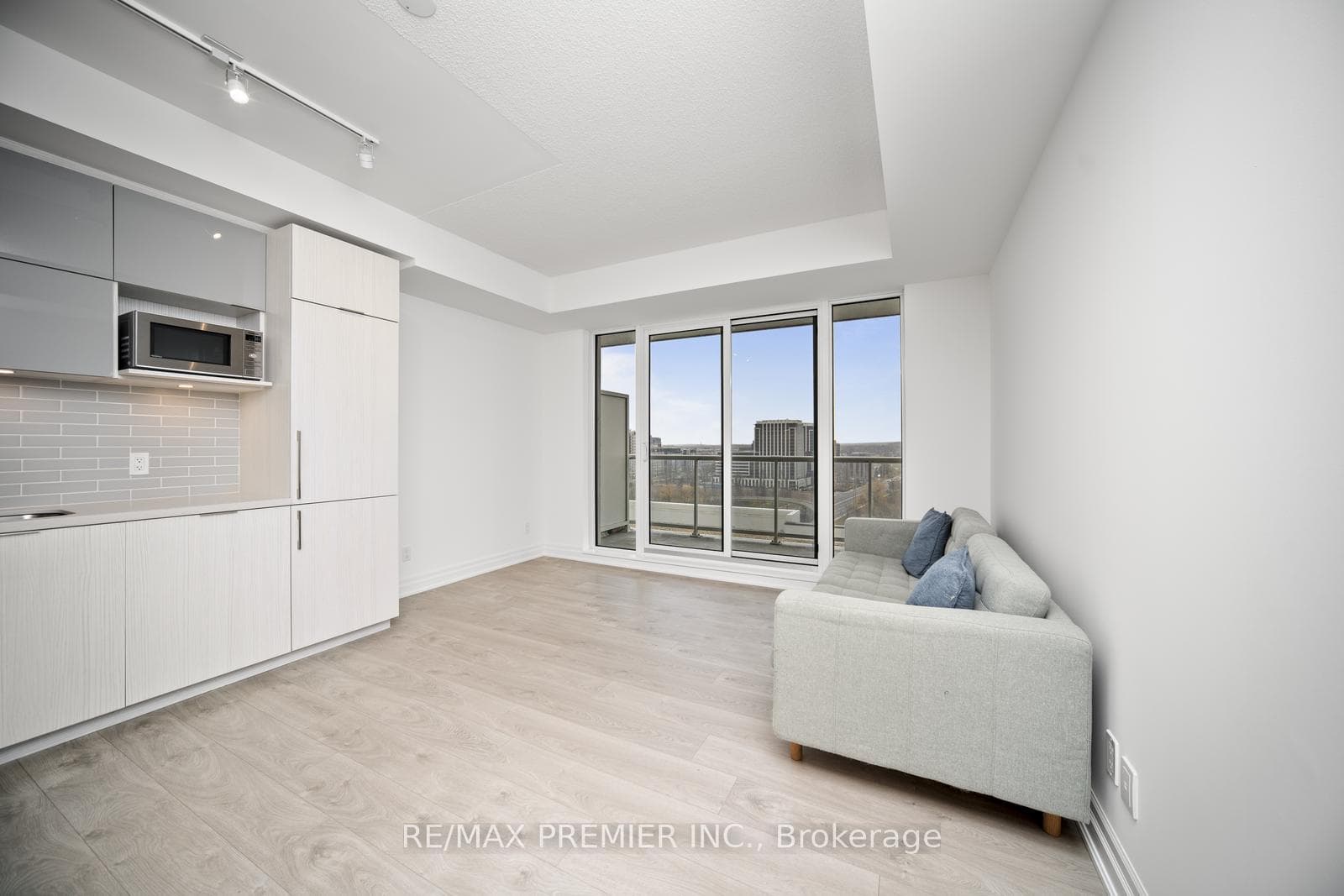 10 Rouge Valley Drive Unit 1204A photo 14