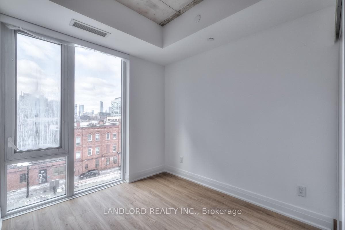 665 Queen Street Unit 415 photo 15