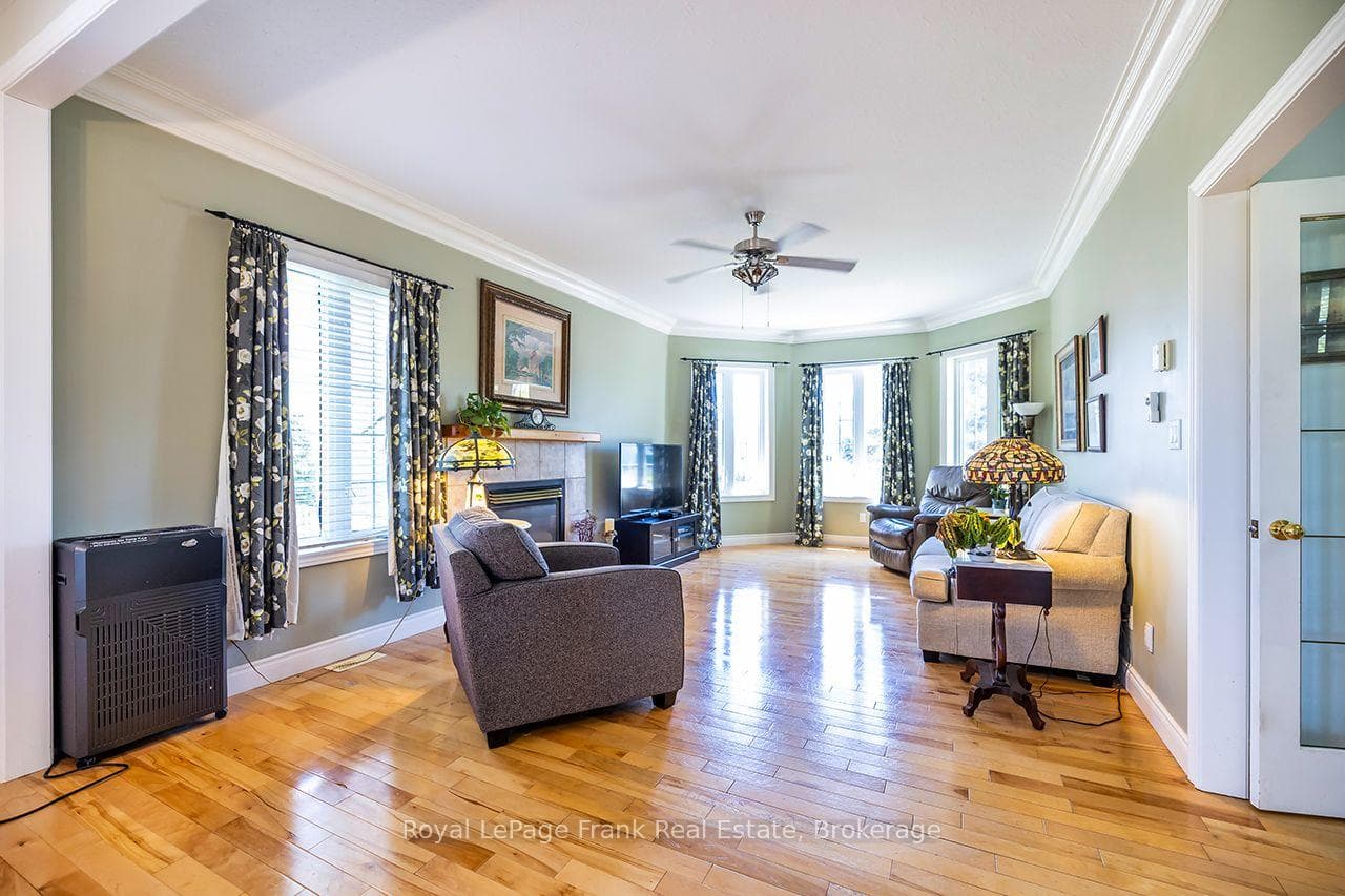 36 Lori Boulevard photo 20