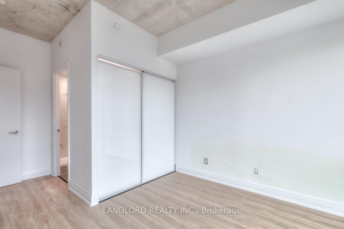 665 Queen Street Unit 415 photo 13