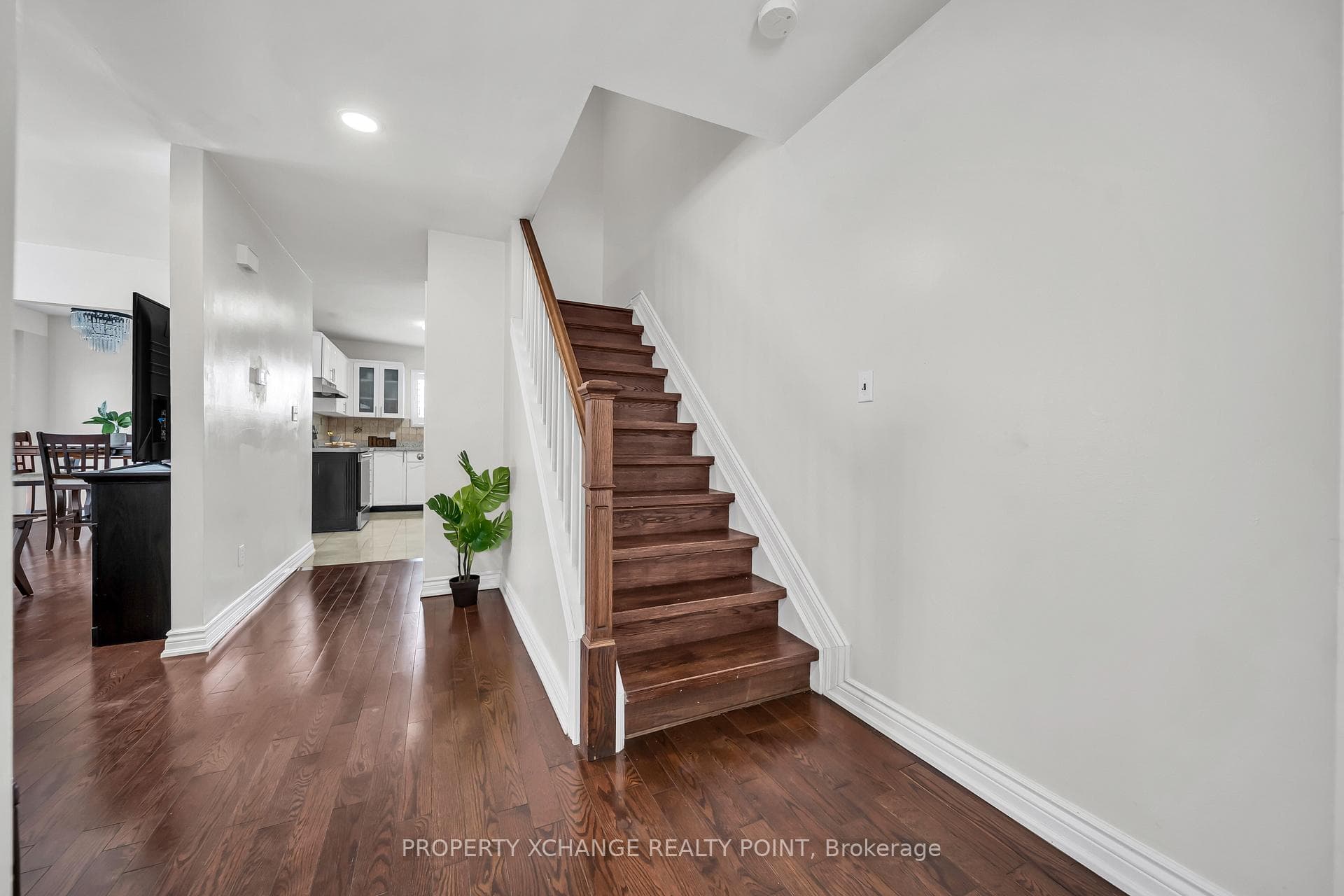12 Waverly Street photo 2