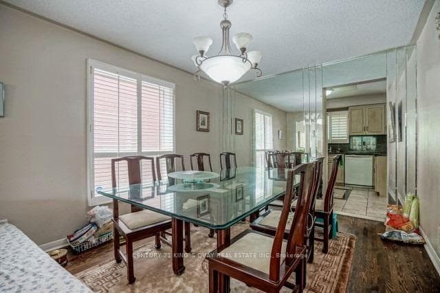 18 Brookshire Circle photo 4