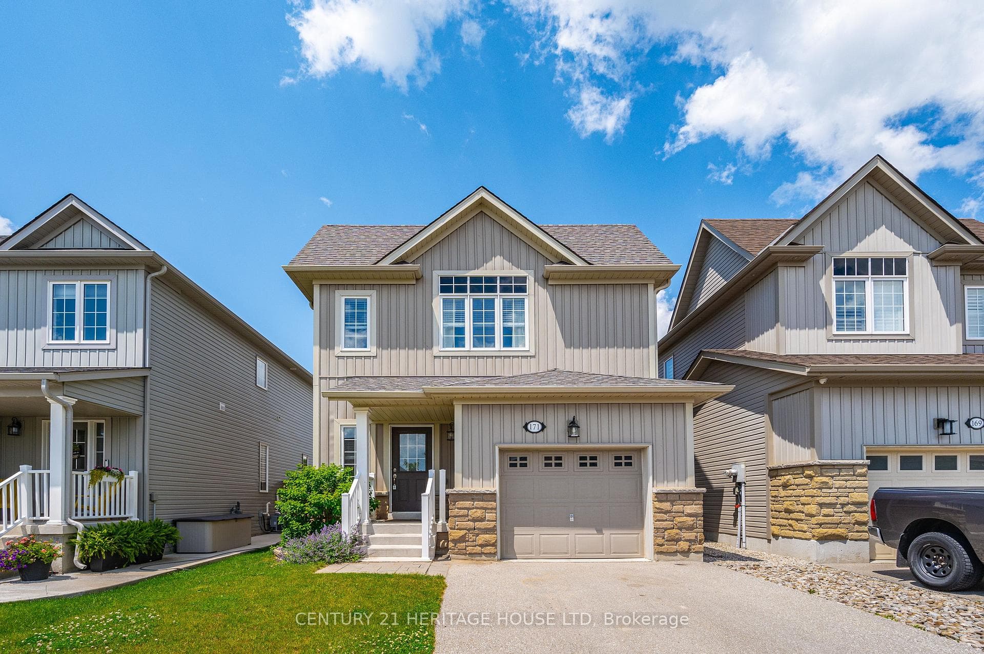 171 Courtney Street photo 1