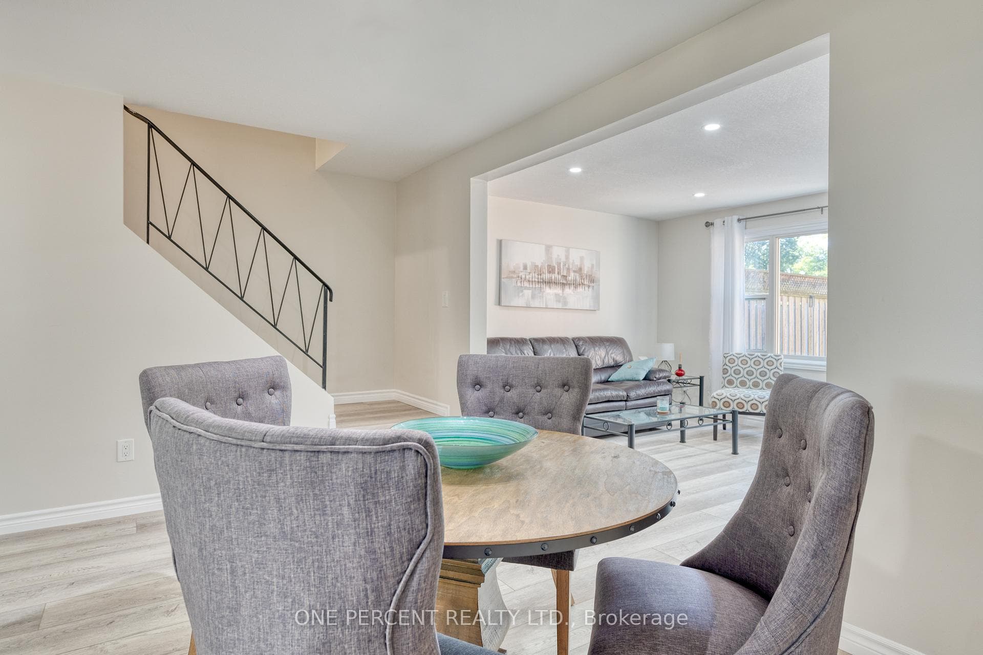 156 Victor Boulevard photo 11