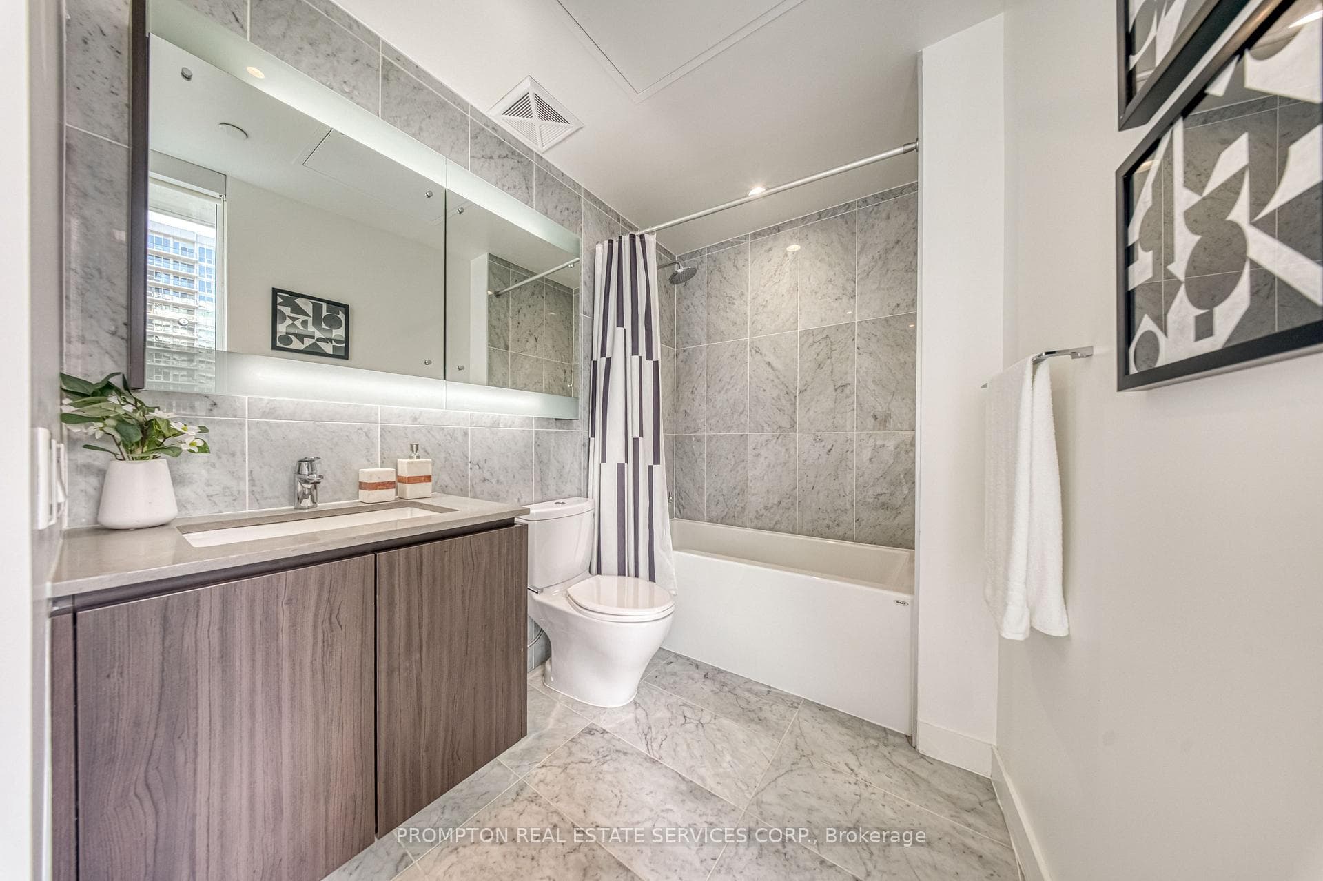 115 Mcmahon Drive Unit 2511 photo 17