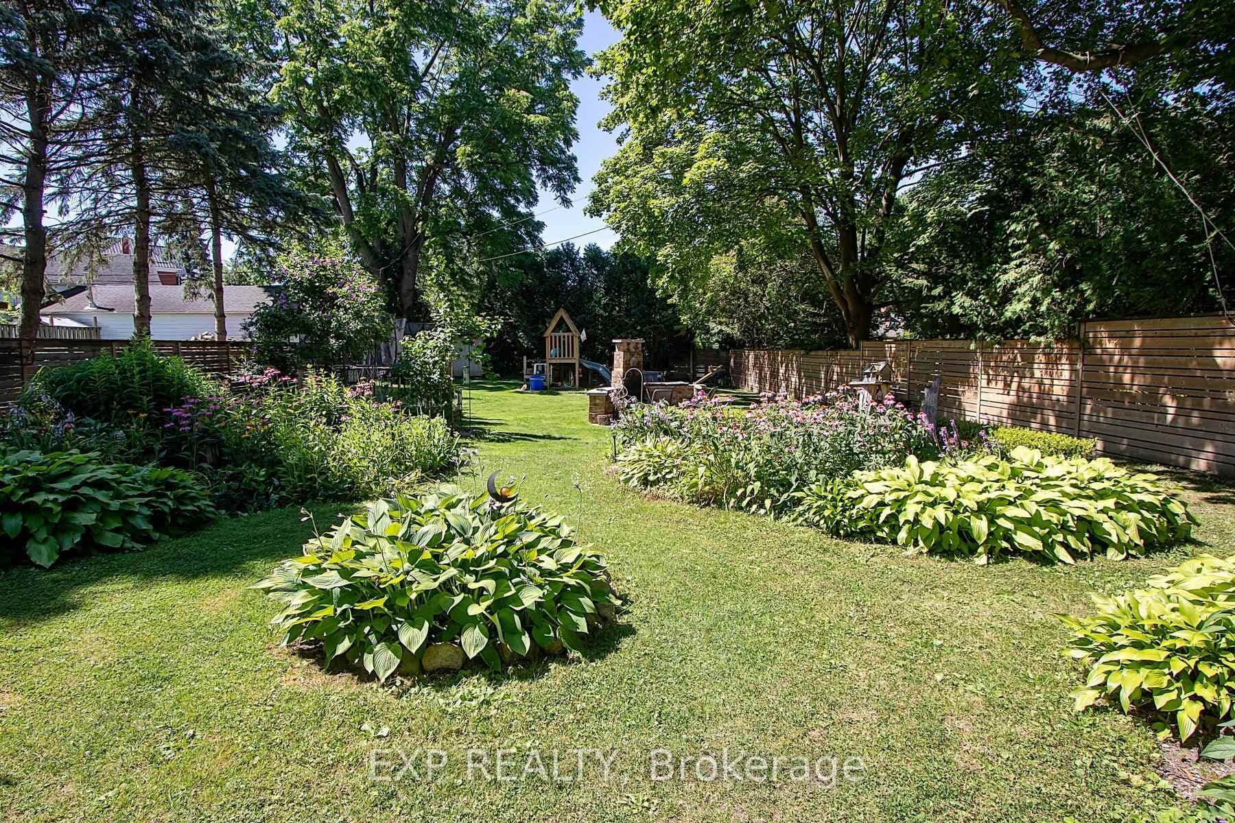 268 Hall Street photo 36