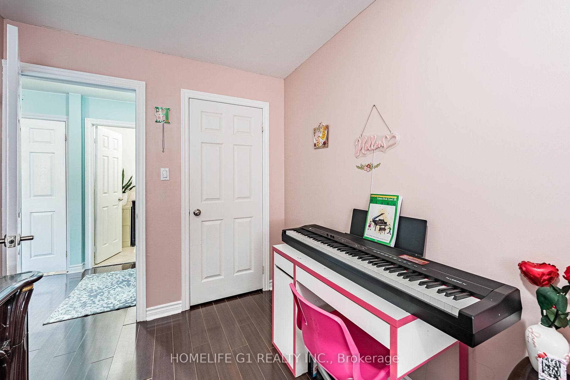 8 Holgate Court photo 17