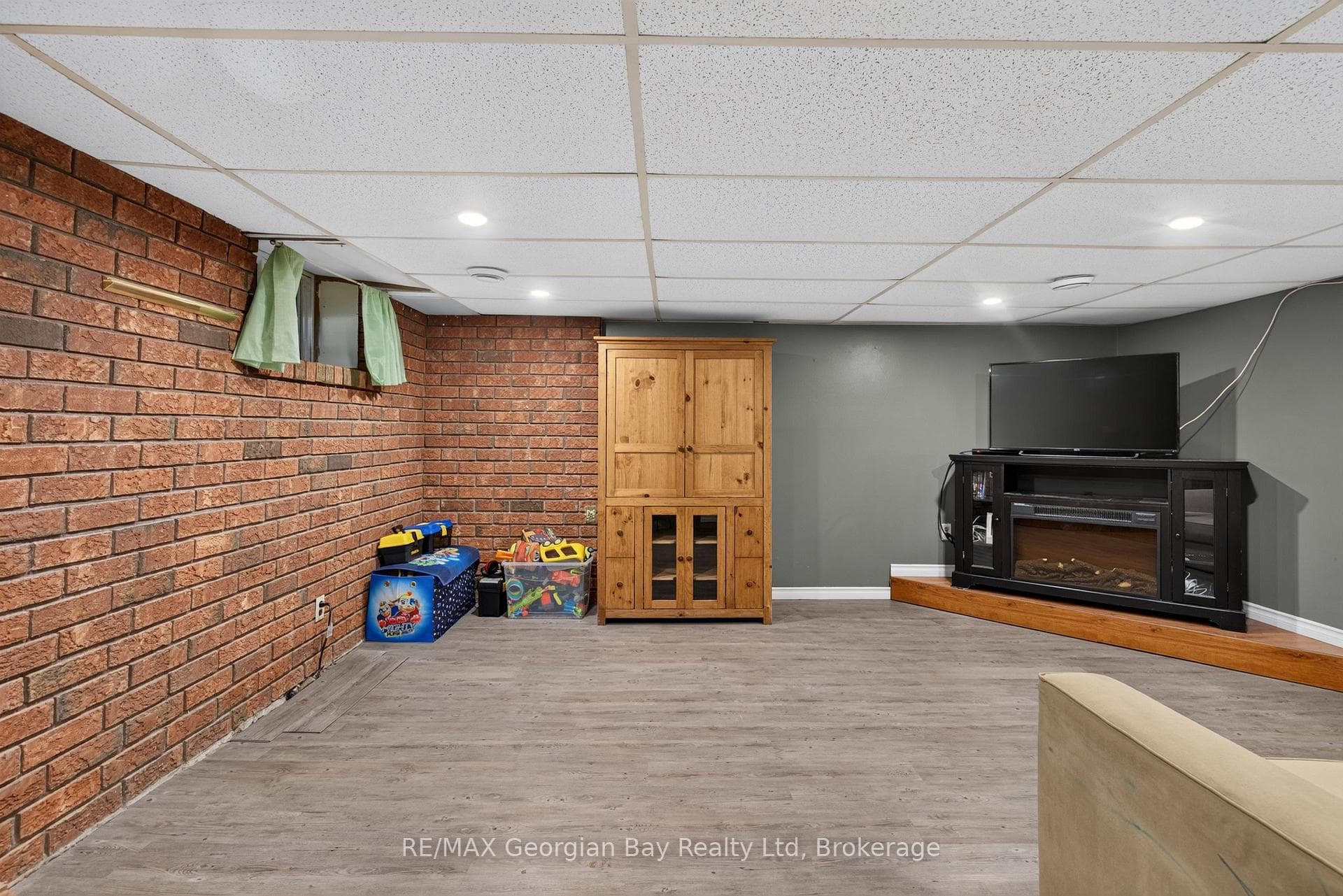 676 3rd Avenue photo 14