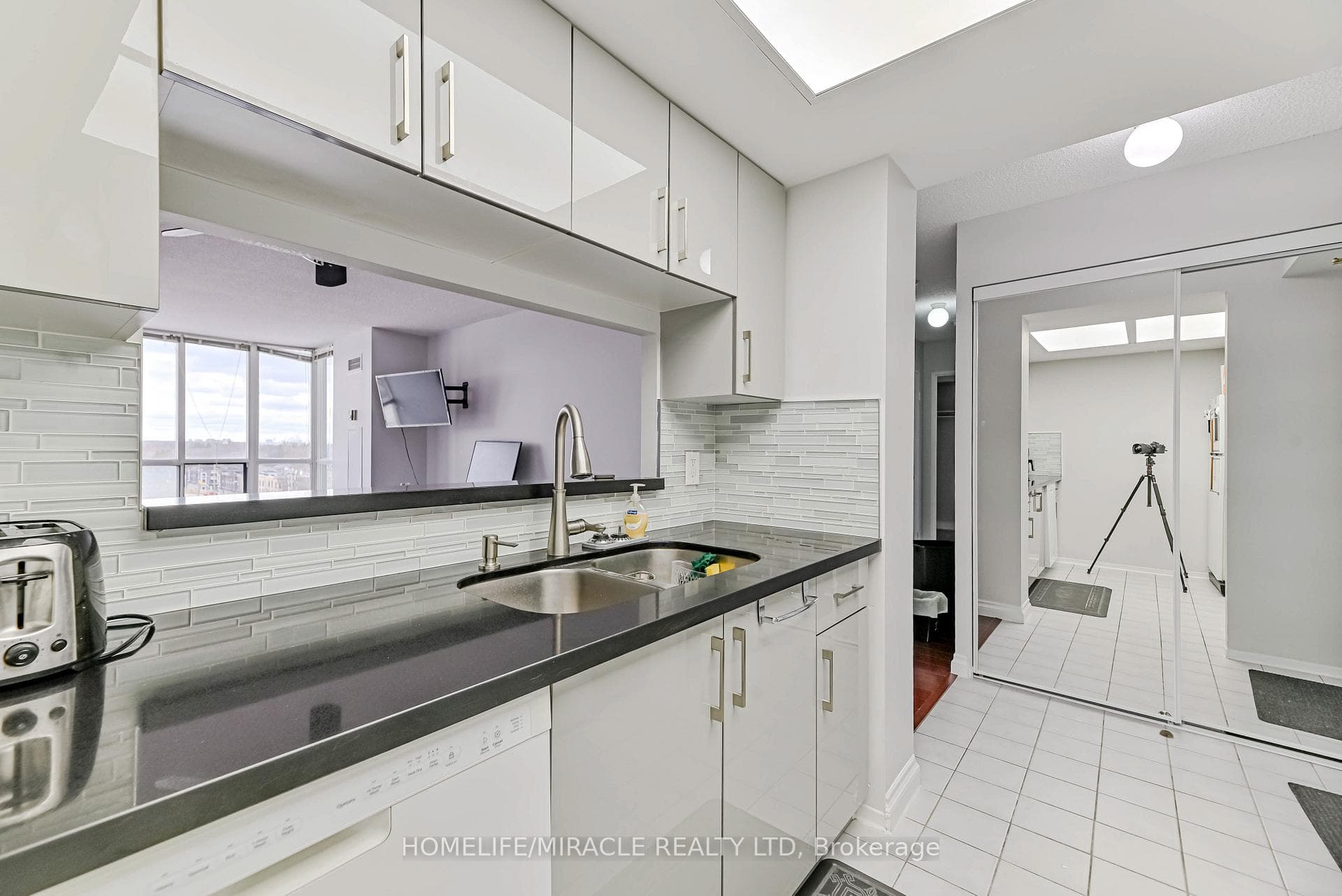 1470 Midland Avenue Unit 809 photo 14
