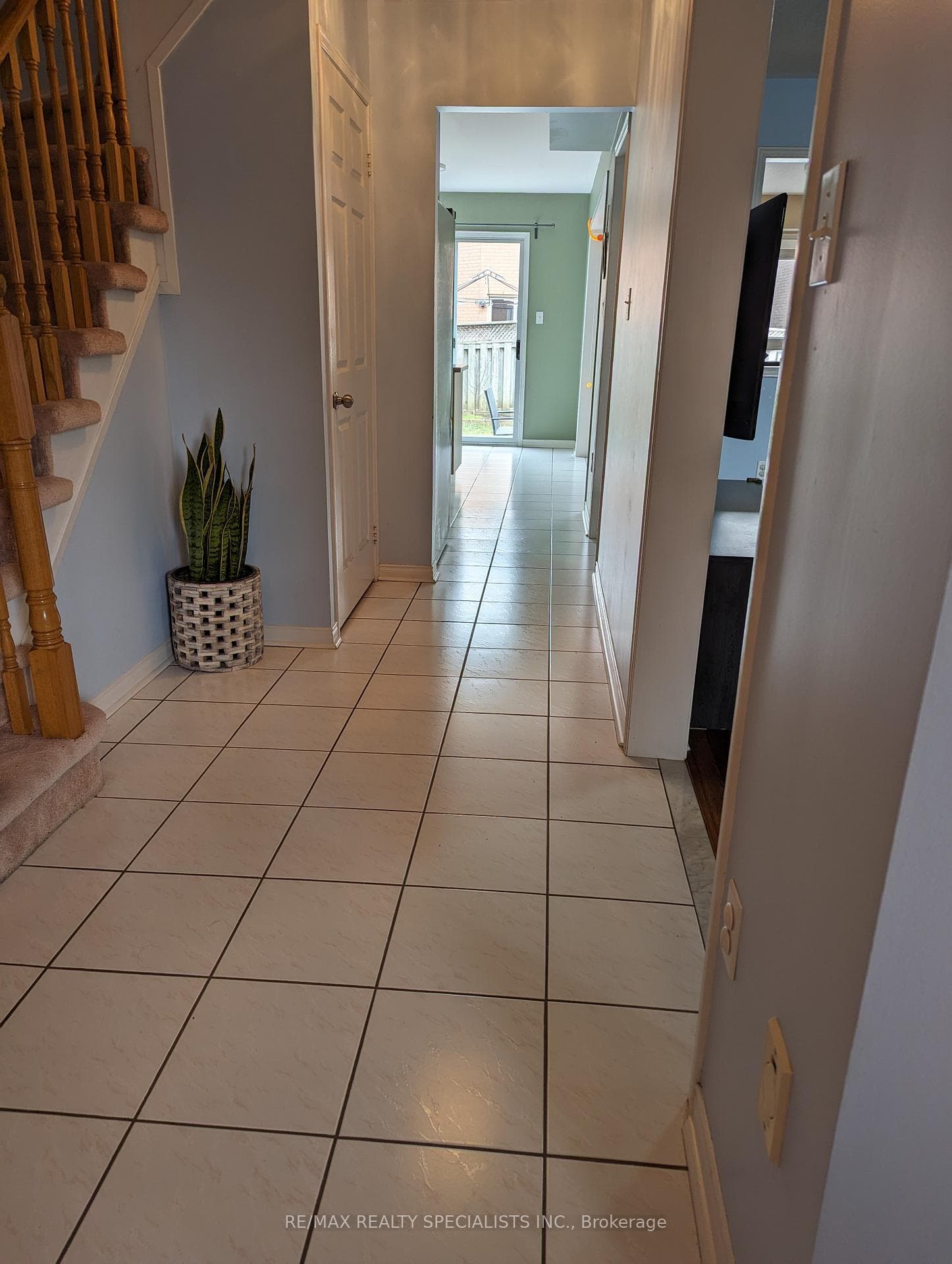 6923 Dillingwood Drive photo 4