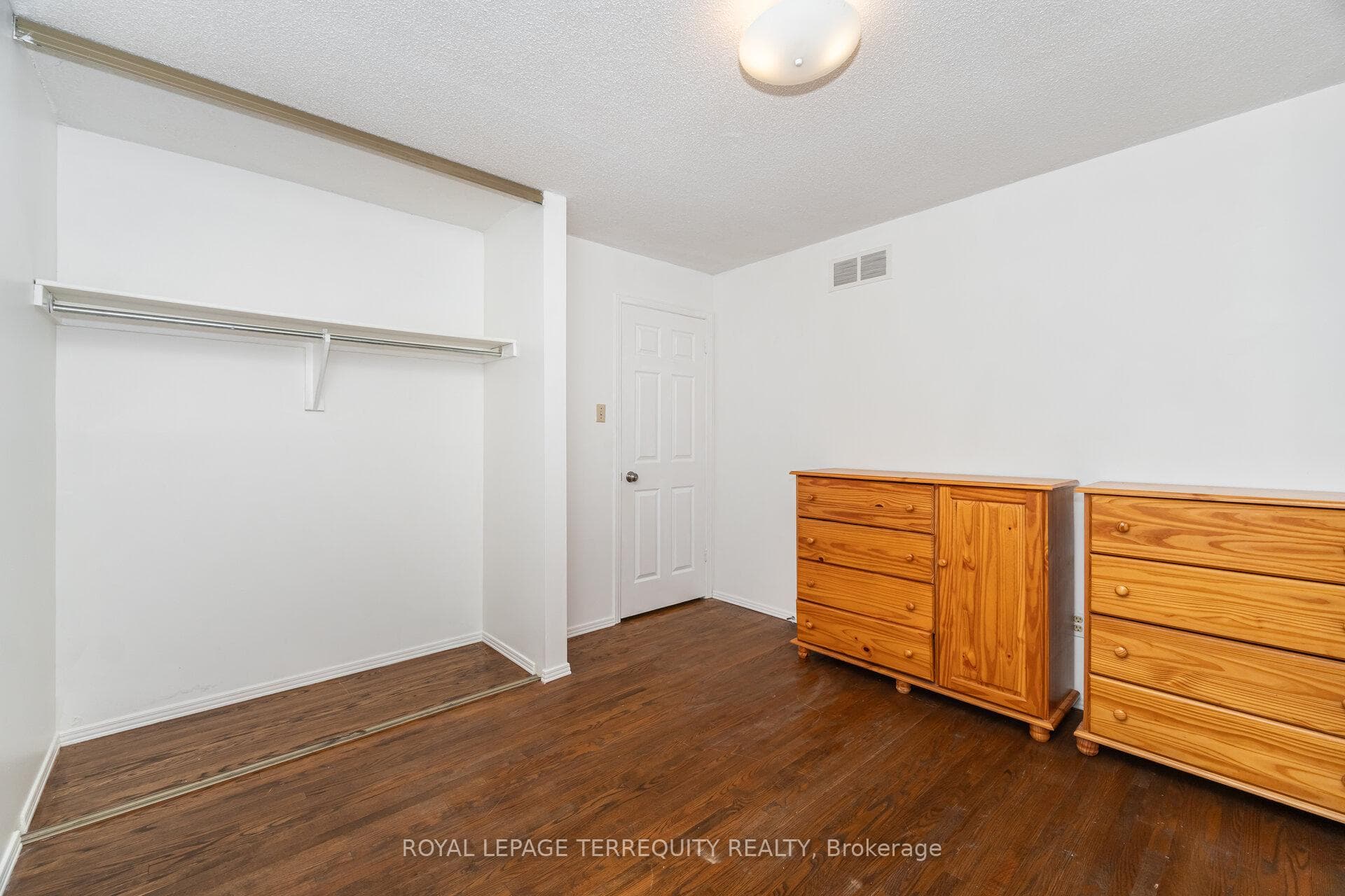 4085 Wheelwright Crescent photo 30