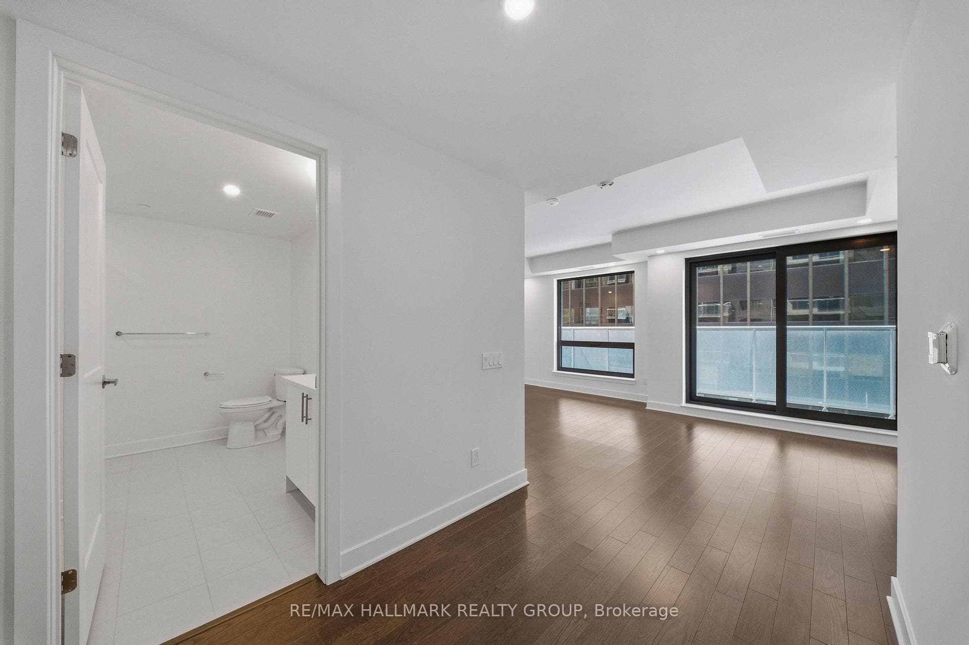 180 George Street Unit 501 photo 4