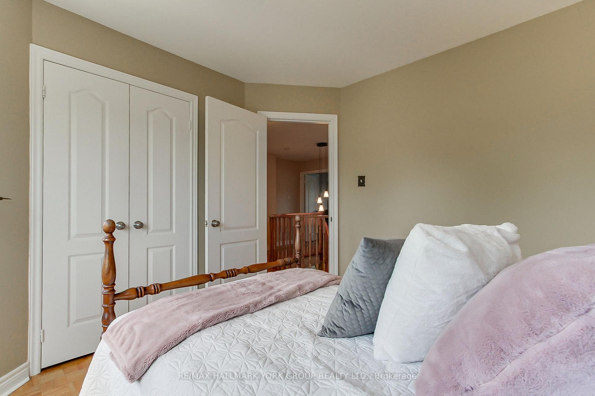 571 Goodyear Crescent photo 37