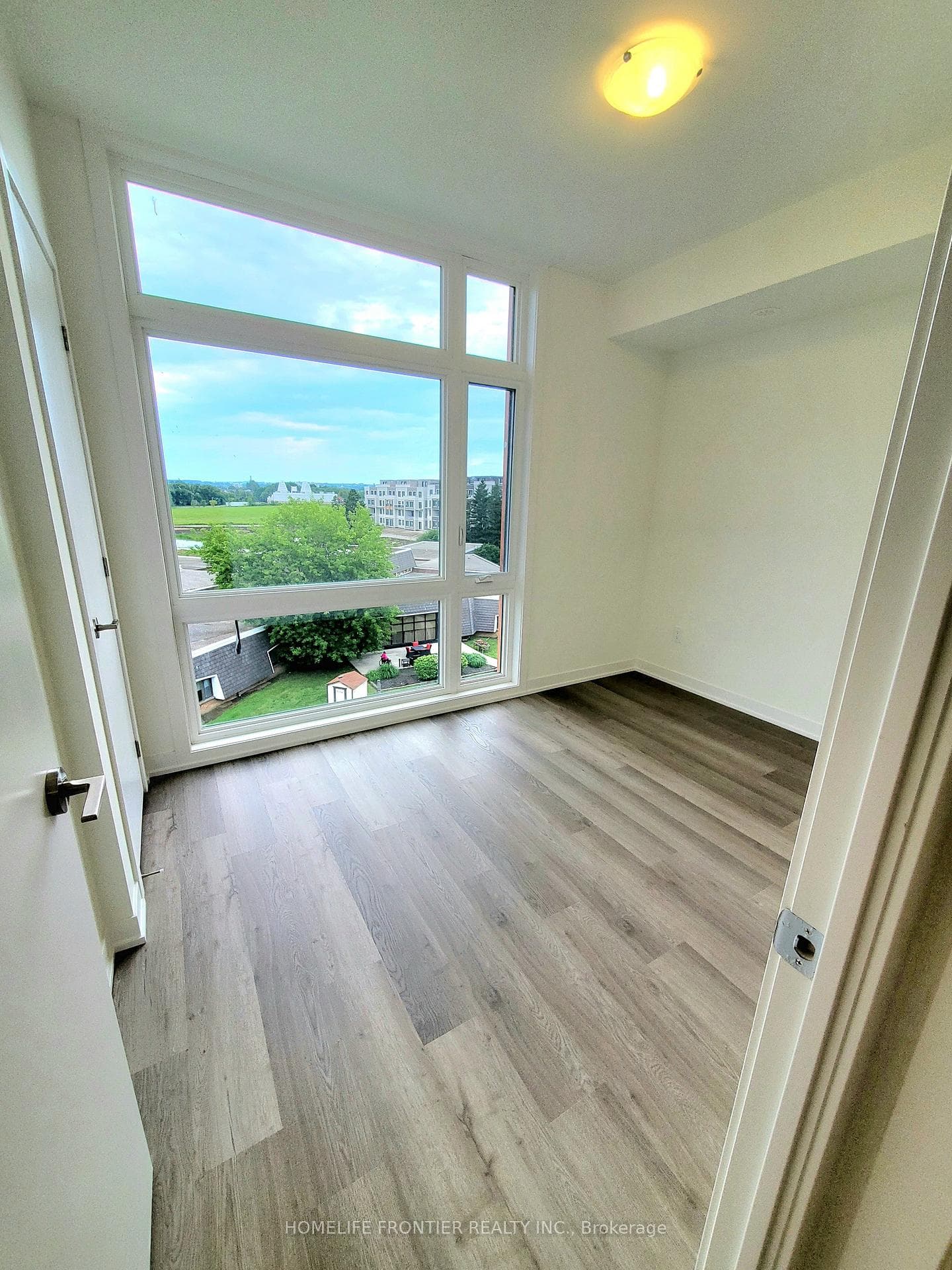 8 Steckley House Lane Unit 219 photo 7
